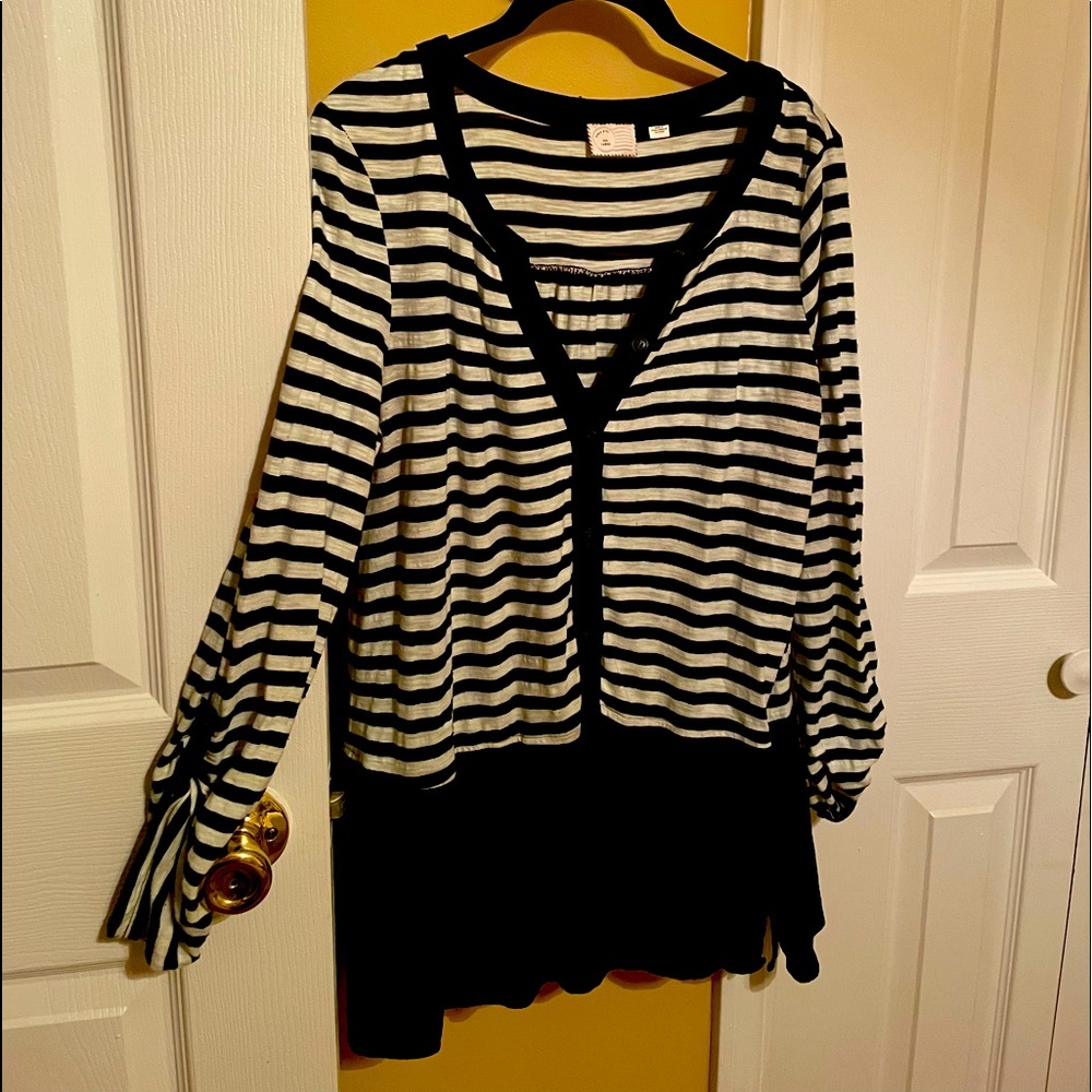 ANTHROPOLOGIE BLACK AND WHITE TOP - VINTAGE - EUC